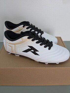 *New* Runic Unisex Ball Control Soccer Cleats - Size 7